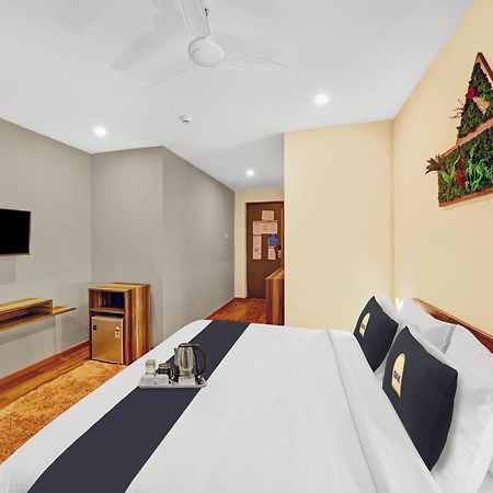 Super Townhouse Oak Hillside Aqua Hotel Khandagiri Екстериор снимка
