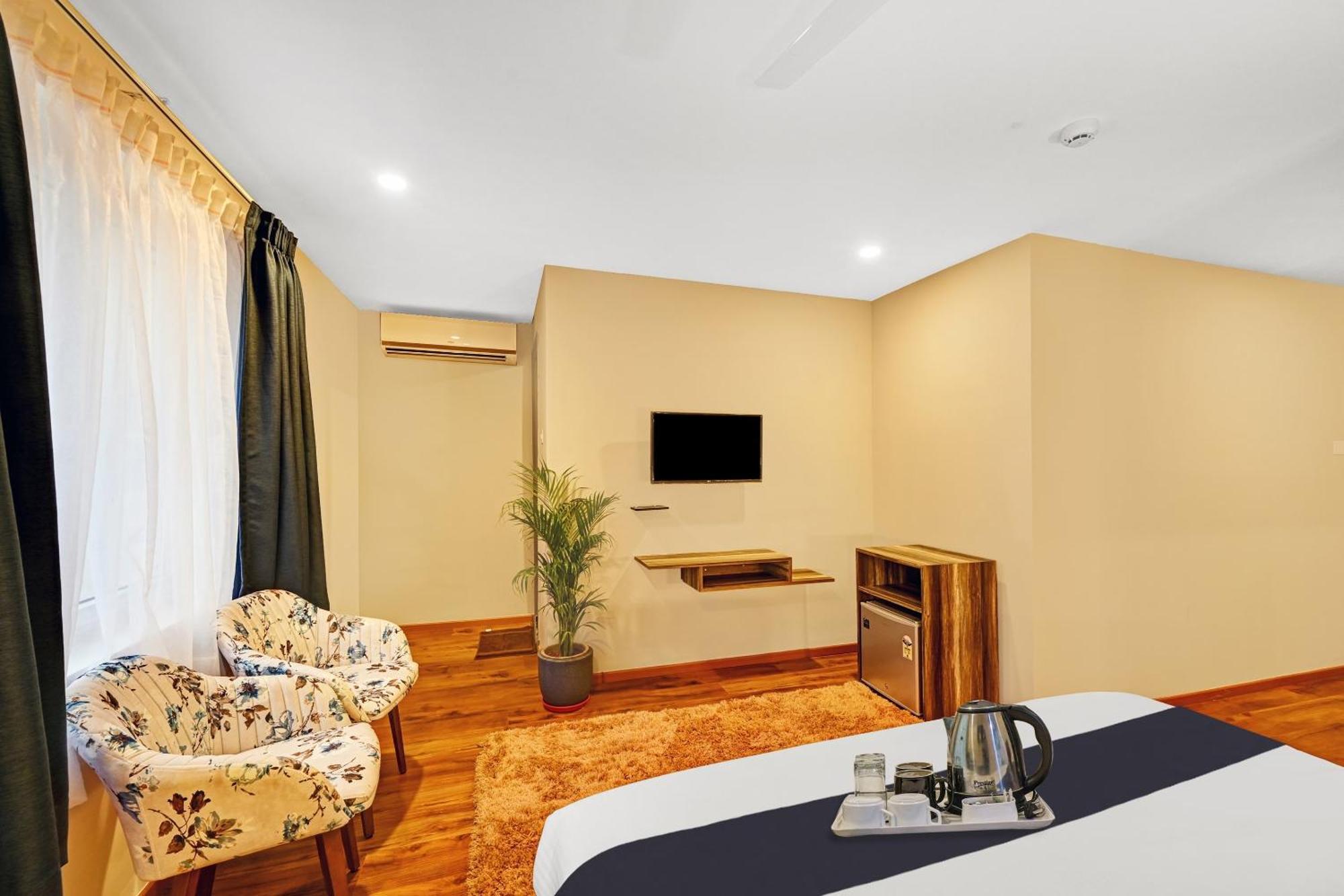 Super Townhouse Oak Hillside Aqua Hotel Khandagiri Екстериор снимка