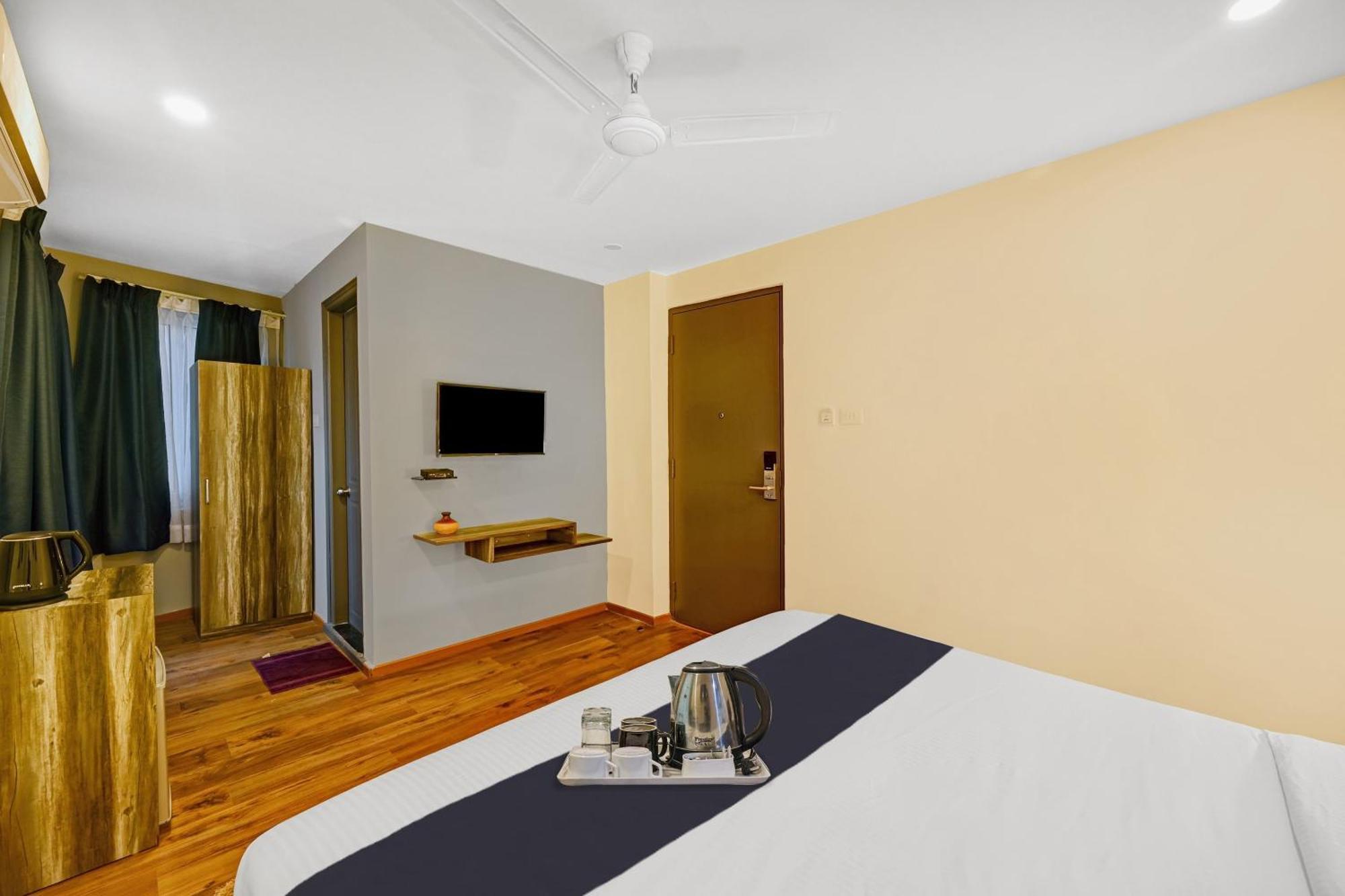 Super Townhouse Oak Hillside Aqua Hotel Khandagiri Екстериор снимка