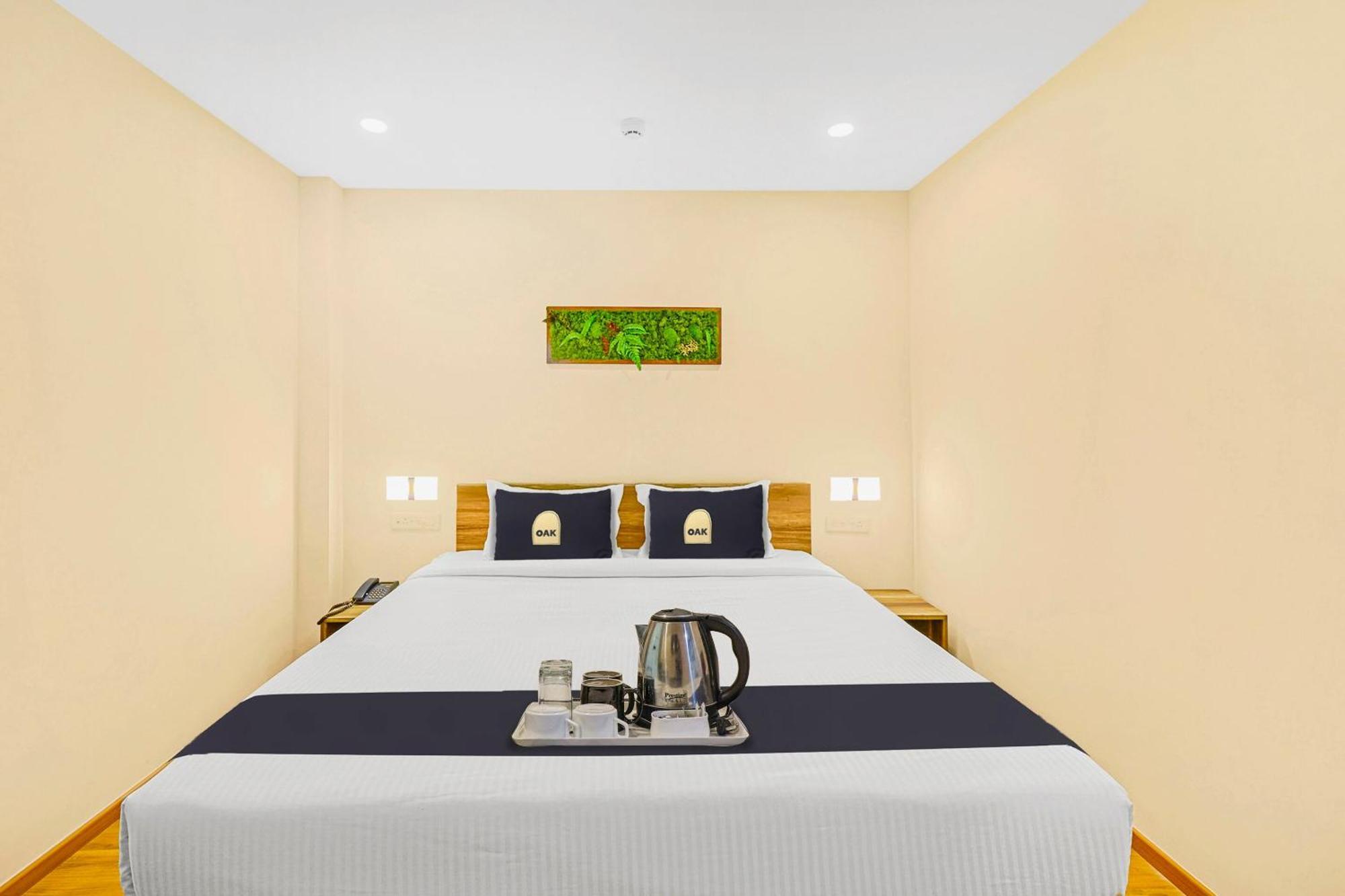 Super Townhouse Oak Hillside Aqua Hotel Khandagiri Екстериор снимка