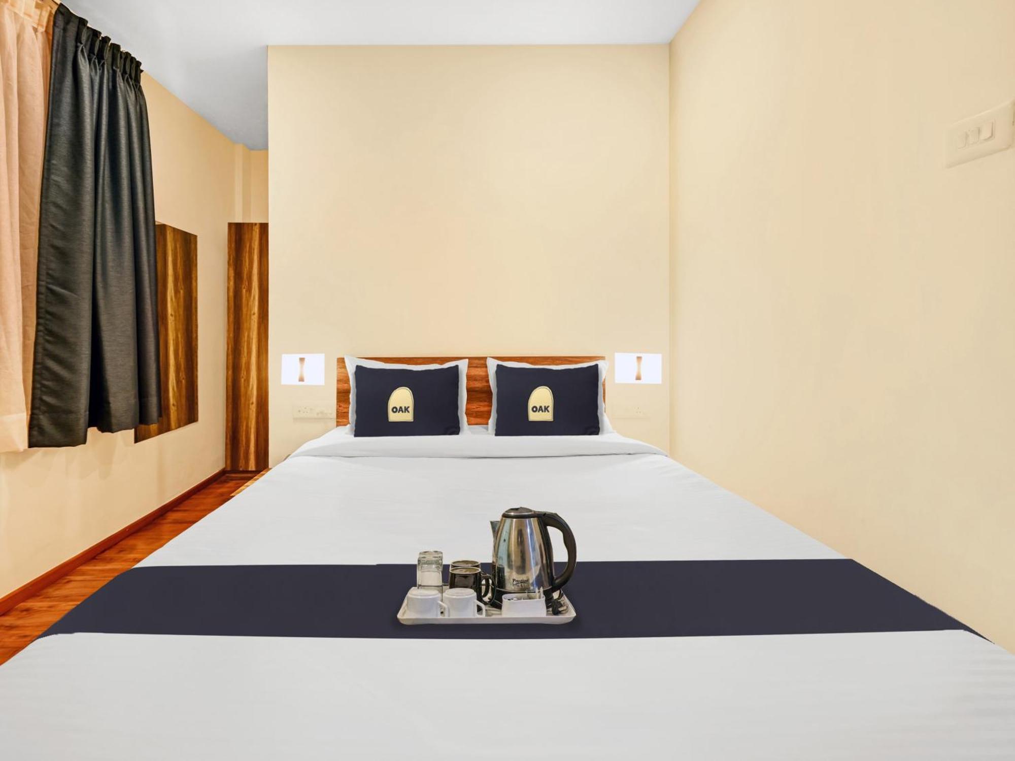 Super Townhouse Oak Hillside Aqua Hotel Khandagiri Екстериор снимка