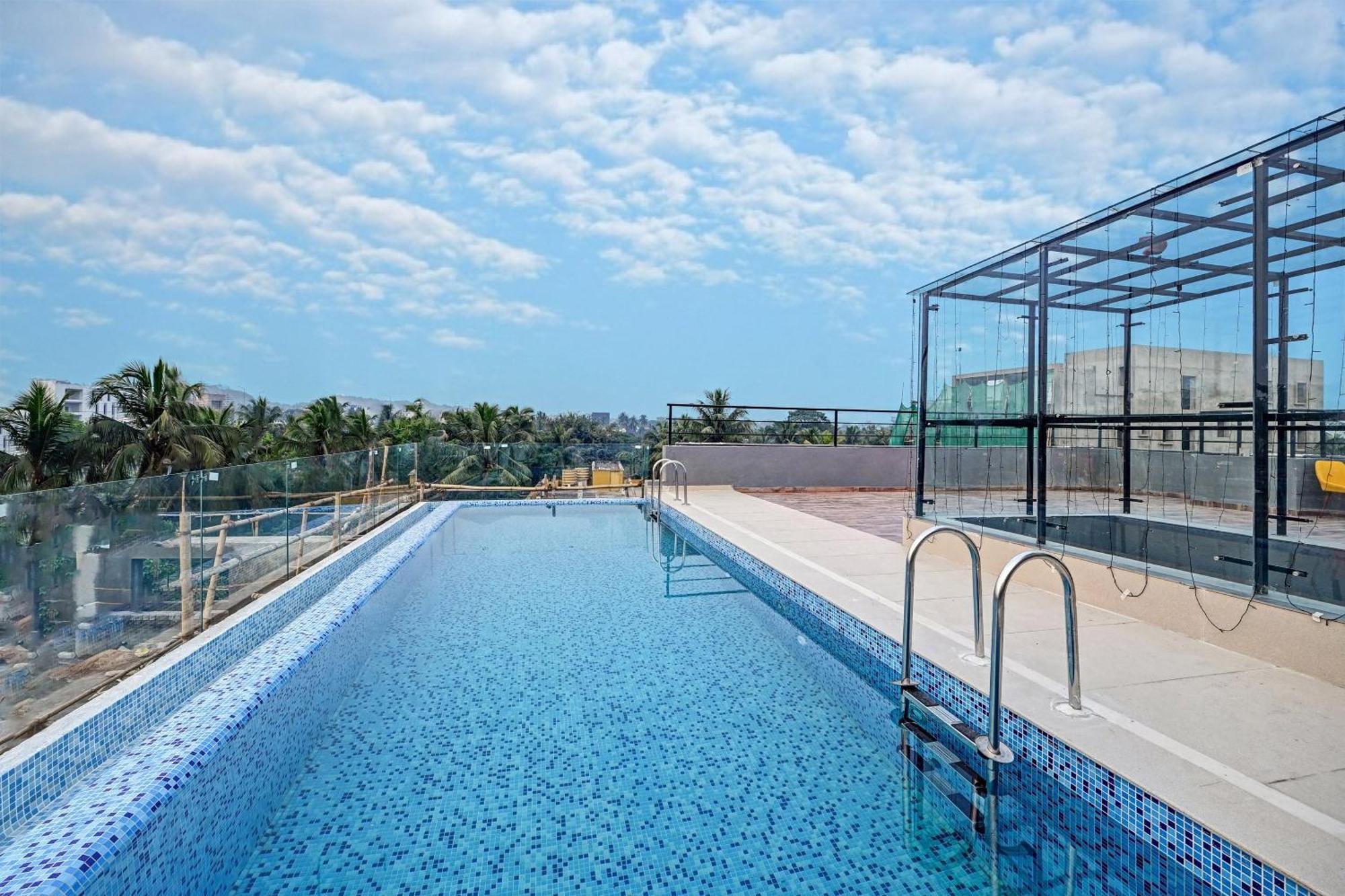Super Townhouse Oak Hillside Aqua Hotel Khandagiri Екстериор снимка