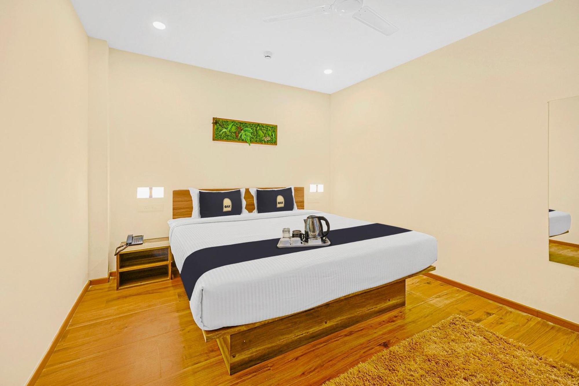 Super Townhouse Oak Hillside Aqua Hotel Khandagiri Екстериор снимка